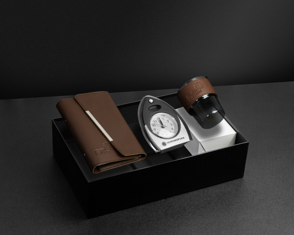 GIFTSET-kemenkop-1024x819-1.png